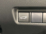 電動バックドアオープナー付きです。運転席でバックドアの開閉ができます。