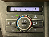 【オートエアコン】 お好みの室温を自動でキープ!大きくて見やすいボタンや画面・アイコンで、操作もとても簡単です。