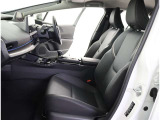 高いホールド性で運転姿勢が安定します。長距離ドライブでも疲れにくいのが魅力です。快適なドライビングライフをお送りください♪