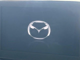 【マツダコネクト】車内の雰囲気にマッチした一体型タイプのディスプレイ。各種車輌設定やBluetooth再生等、様々な機能が楽しめます。専用SDカードのご購入で、ナビ機能も使用出来ます。