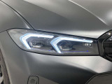アダプティブLEDヘッドライトはステアリングを切った方向を照らします。