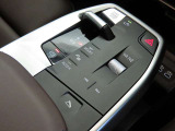 トグルスイッチ式のセレクターレバーが、より直感的で快適な操作性を実現。