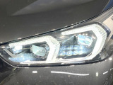 ●LEDヘッドライト:夜間走行時も良好な視界を確保し安心して運転できる高輝度LEDヘッドライトを装備!点灯速度が早く、消費電力も抑えられています。