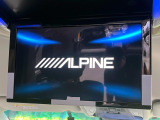 【12.8型フリップダウン】大画面モニターで後席でもエンタメをお楽しみいただけます。家族や友人とお出かけする機会が多い方に大人気です♪