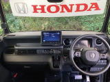 フロントガラスが大きく、ワイドな視界で運転もしやすくなるように、設計されています。