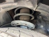 お車を安心してお乗りいただく為には、足回りの定期点検が欠かせません。サービスサポート(有償保証)では無料点検もご提供しており、安心のカーライフをお過ごしいただけるサポート体制が整っています。