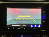 バックでの車庫入れも安心です!リアカメラが付いているバックモニター付のナビを装備しております。操作線もついており距離感も画面から確認できます。