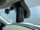 ITSスポット対応ETC車載器システム内蔵自動防眩ルームミラーが付いております。