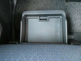シート下にも収納スぺースがあって便利です!車内もスッキリしております。