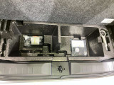 たっぷり20Lの荷室床下収納を用意しております。