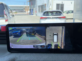 車を空から見たような映像が映る、アラウンドビューモニターで車両周辺の安全確認も一目でできます!小さなお子様や障害物も確認できるので、運転のし易さだけではなく事故防止にも役立ちます♪