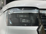 LEDヘッドライトは、点灯の瞬間から最大光量を発揮し、突然暗くなるトンネルなどでの安定感を高めます。