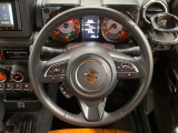 インテリアに合わせたデザインのステアリングは、運転される方のことも考え、運転しやすい形状、大きさです。是非一度、実際に触ってお確かめください。