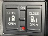 【両側パワースライドドア】スマートキーや運転席のスイッチで後席両側スライドドアの開閉が可能♪電動だから力を入れてドアを開ける必要が無く、小さなお子様でも簡単に開け閉めでき快適です♪