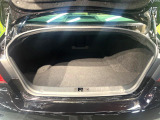 積み下ろしのしやすいデッキにはたっぷりと荷物を積み込んでいただけます。遊びから仕事まで、様々なシーンで頼れます♪