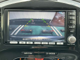 ナビ画面にバックビュ-モニタ-の映像を映し出しています。  狭い場所での車庫入れをサポ-トしてくれる便利アイテムです。