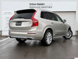 ボルボのフラッグシップモデル、プレミアム・7シーターSUV XC90。現代的なスカンジナビアン・デザインと、磨き上げてきたクラフトマンシップの粋を全身にまとい、北欧らしさあふれる知的な美を形にしました。