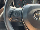 ステアリングスイッチ付きで運転中、前方から目線をそらすことなく、オーディオ等の操作が可能です!