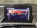 後方左右の死角に入ってしまった車両をセンサーが感知しドライバーにお知らせしてくれるブラインドスポットモニタリングシステム。高速の合流などでも安心できます。
