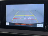 バックモニター付なので後退時に後方が見えるので安心。 車は構造上、死角がたくさんなので万が一を考えると必須ですね。 あくまで補助の為の装備、バックは目視で確認する事が重要ですよ。