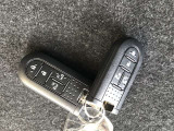 キーフリーシステム搭載!スマートキーをポケットやカバンに入れておくだけでドアの施錠・開錠やエンジンスタートの操作が簡単です!