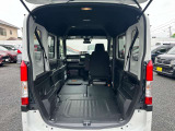 運転席以外の空間は全て荷室として使える広さです!