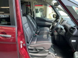 運転席シートリフター(ラチェット式)で、座面の高さも上下に動き、体格にあわせて調整ができます。