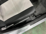 痛みの出やすい運転席シートの角、フロアマット、座面、ともに良好です