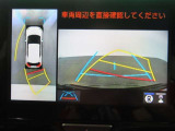 パノラミックビューモニター付きです。車両を上から見たような映像をディスプレイオーディオ画面に表示。運転席からの目視だけでは見にくい、車両周辺の状況をリアルタイムでしっかり確認できます。