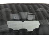EyeSight(アイサイト)は、世界で初めてステレオカメラのみで、全車速追従クルーズコントロール機能や歩行者、自転車をも対象としたプリクラッシュセーフティ機能を実現したシステムです。