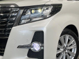 【LEDヘッドライト】悪天候や夜間走行時も良好な視界を確保し安心して運転できる高輝度LEDヘッドライトを装備!点灯速度が早く、消費電力も抑えられています。