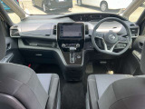 インパネ全体は写真の通りです!広々の運転席!運転席周りのボタンも操作しやすいです!写真で見切れている部分で見たい箇所があればお気軽にお問い合わせください!!