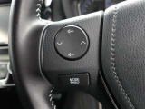 ステアリングスイッチ付き。手を離さずにさまざまな操作が可能です。