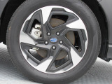 純正18インチアルミホイール。 タイヤサイズは225/55R18