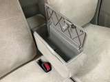 小物入れにもなるアームレストです♪