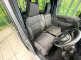 運転席シート廻りは使用感も少なく、良好な状態となっています。前オーナー様が丁寧に使っていたことがよくわかりますね。