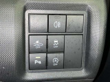 コーナーセンサーを車の前後に装備。障害物までの距離に応じて警告音を変えてお知らせ。縦列駐車時や駐車場・車庫などでの取り回しをサポートします。詳細は販売店スタッフまでおたずねください。