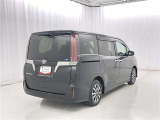 広々とした車内空間に優れた燃費性能。更にデザインも上質で人気のお車です!