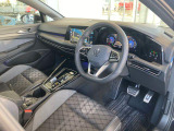 高年式、少走行距離の GOLF VARIANT TDI R-LINE PLATINUM EDITION 入荷しました!ボディーカラーはディープブラックパールエフェクトです。