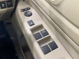 【電動格納ミラー】サイドミラーは電動格納式となっており、狭い駐車場でもキズがつくリスクを抑えられます。