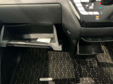 車検証入れになどにも使える便利な収納BOXあります。