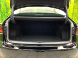積み下ろしのしやすいデッキにはたっぷりと荷物を積み込んでいただけます。遊びから仕事まで、様々なシーンで頼れます♪