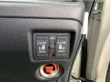 【両側パワースライドドア】両側がパワースライドドアになっており、運転席のスイッチやスマートキーでも開閉が可能。お子様やご年配の方でも乗り降りが楽になり介助等でも重宝します。