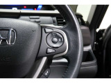 Hondaセンシングの機能のひとつ、アダプティブクルーズコントロール付!アクセルから足を離しても設定したスピードと前車との車間を保ち走行してくれます!車線維持もアシスト☆高速道路で疲労軽減ですね☆