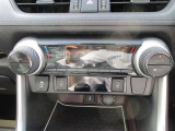 オートエアコン標準装備でお好みの温度に設定する事が出来ます。快適な車内をご提供します。