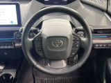 インテリアに合わせたデザインのステアリングは、運転される方のことも考え、運転しやすい形状、大きさです。是非一度、実際に触ってお確かめください。