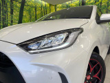 【LEDヘッドライト】悪天候や夜間走行時も良好な視界を確保し安心して運転できる高輝度LEDヘッドライトを装備!点灯速度が早く、消費電力も抑えられています。