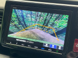 【バックカメラ】駐車時に後方がリアルタイム映像で確認できます。大型商業施設や立体駐車場での駐車時や、夜間のバック時に大活躍!運転スキルに関わらず、今や必須となった装備のひとつです!