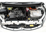 エンジンルームの樹脂部分は丁寧に磨いてツヤをだしています。当社の中古車のエンジンルームクリーニングはとても自信があります★