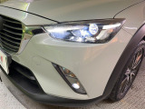【LEDヘッドライト】悪天候や夜間走行時も良好な視界を確保し安心して運転できる高輝度LEDヘッドライトを装備!点灯速度が早く、消費電力も抑えられています。